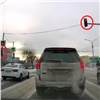 Красноярский таксист промчался на «красный» по «зебре» и объяснил это стонами пассажирки (видео)