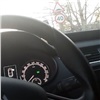 «Либо я отрубилась, либо неисправность машины»: нетрезвая автоледи протаранила столб в Красноярске и продолжила выпивать (видео)