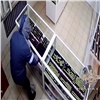 Житель Красноярского края ограбил ювелирный магазин почти на 3 млн рублей и через сутки был пойман по отпечаткам пальцев (видео)
