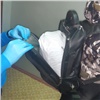 Полицейские остановили зеленогорца в подъезде и нашли в его рюкзаке наркотики 