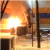 «Случилась беда у нас»: на красноярском острове Отдыха загорелся вагончик на территории МЧС (видео)