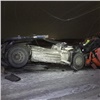 На глубоком обходе Красноярска опрокинулся грузовик: водитель погиб