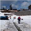 Спасатели распилили лёд на Красноярском водохранилище