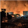 В Канске произошел крупный пожар на лесопилке: огонь уничтожил гараж с 8 машинами (видео)