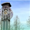 Исторические уличные часы из центра Красноярска переехали в правобережный парк 