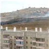 На горе в районе улицы Калинина загорелась трава (видео)
