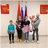 Еще шестеро украинцев получили вид на жительство в Красноярске