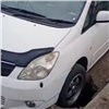 На правобережье Красноярска машина провалилась в яму (видео)