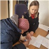 «Незамедлительно и без уплаты госпошлины»: полицейские восстанавливают документы, утраченные жителями Красноярского края в результате пожаров 