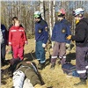 Красноярские спасатели на вертолете вывезли из тайги упавшего с дерева охотника 