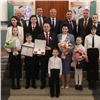 Владимир Путин наградил многодетную семью из Норильска орденом «Родительская слава»