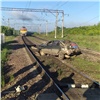 Грузовой поезд протаранил ВАЗ нарушителя в Канском районе: автомобилист сбежал 
