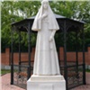 Во дворе красноярского храма на Горького установили скульптуру мученицы Елизаветы
