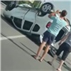 В Красноярске автоледи на «Рено» не успела среагировать на нарушившую правила «Тойоту» и перевернулась (видео)