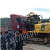 В Иркутской области дорожный рабочий погиб при столкновении большегруза с экскаватором (видео)