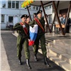 Учебная неделя в школах Красноярского края началась с поднятия флага и исполнения гимна