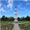 В красноярском сквере Космонавтов помыли и покрасили ракету