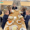 «Пиццы и сосиски в прошлом»: в красноярских школах проводят уроки правильного питания