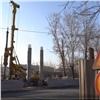 На Семафорной в Красноярске забетонировали первые опоры нового пешеходного моста 