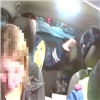 «Это точно не бутылка пива»: в Енисейске поймали пьяную водительницу с двумя детьми в салоне (видео) 