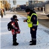 В Красноярске 12-летний мальчик перебежал дорогу в запрещенном месте прямо на глазах инспекторов ДПС (видео)
