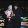 Красноярец позвал замуж девушку во время светомузыкального шоу в сквере Казачий
