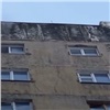 Житель Норильска решил помыть окна в мороз и напугал соседей паром (видео)