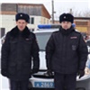 «Были вежливы и отзывчивы»: водителю сломавшегося под Красноярском автомобиля помогли полицейские