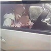 Пьяную автоледи с детьми в машине с погоней задержали под Канском (видео)