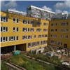 В красноярском Солнечном в строящейся школе на 1100 человек уже вставляют окна