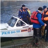 Семья с подростком застряла в заглохшей лодке на Красноярском море