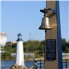 В Красноярске в речном клубе на острове Отдыха установили корабельный колокол