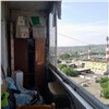 В Красноярске с хозяина квартиры требуют компенсацию за травмы детей от падения рамы 