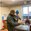 Спикер Заксобрания Красноярского края пришел на избирательный участок с семьей