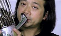 Ву Вэй играет губном органе