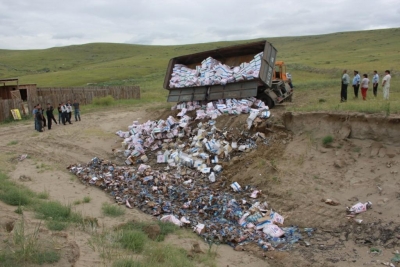 В Туве уничтожили 40 тысяч литров контрафактного алкоголя
