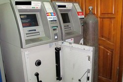 Пятеро красноярцев попытались в Абакане опробовать найденный в интернете способ взлома банкомата