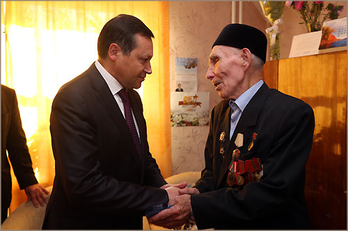 Мэр Красноярска передал ветерану войны поздравление с 90-летием от Владимира Путина