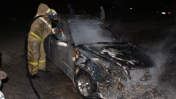 В столице Хакасии от огня пострадали три автомобиля