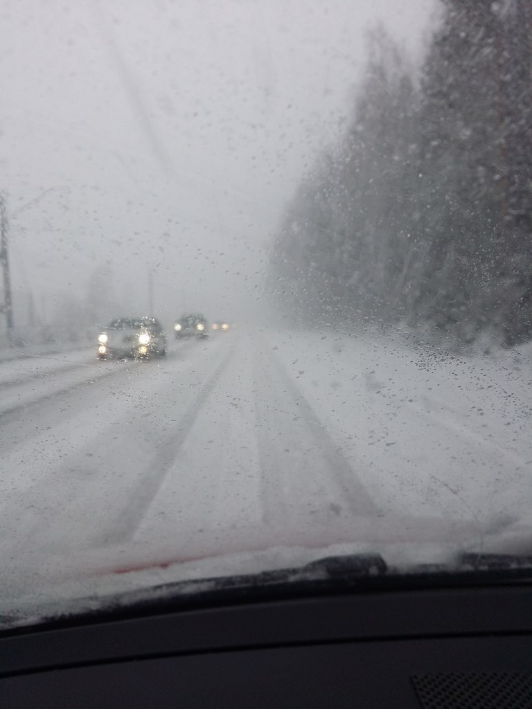 Из-за снегопада закрыта дорога в Дивногорск