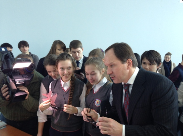 Лев Кузнецов вместе со школьниками поучаствовал в квесте «Занимательная наука»