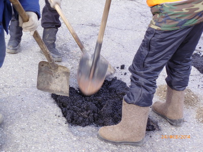 Сезон ямочного ремонта дорог открыли в Хакасии