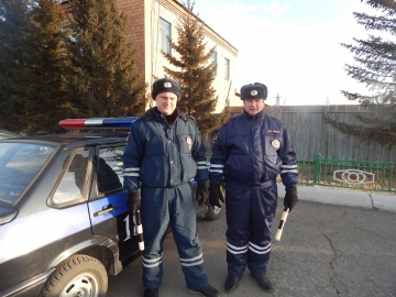 В Хакасии сотрудники ГИБДД спасли едва не замерзшего заблудившегося дальнобойщика