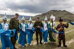 В честь 100-летия единения Тувы и России 39-альпинистов поднялись на самую высокую гору Восточной Сибири