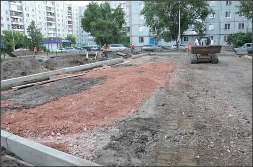 На правобережье Красноярска продолжается капитальный ремонт дворов и проездов