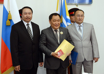 Глава Тувы получил высшую госнаграду Монголии