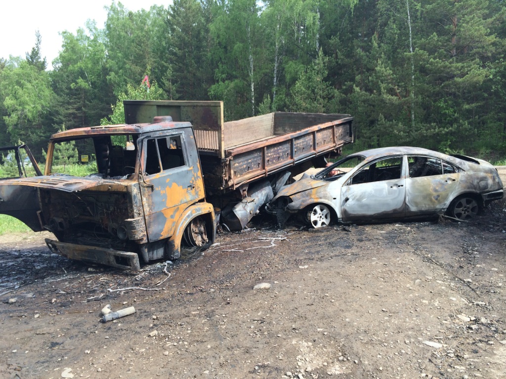 В районе Усть-Маны после ДТП сгорели два автомобиля