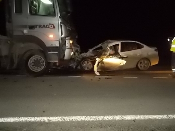 В Хакасии два человека погибли при столкновении иномарки и грузовика