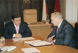 Александр Хлопонин и Петр Пимашков http://www.krskstate.ru/press/news/gubernator/0/news/54882